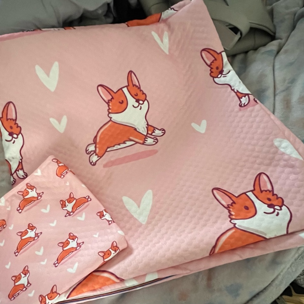 Corgi Queen spread and 2 Shams